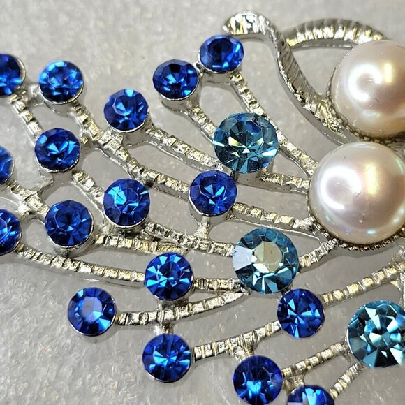Pearls and Blue Rhinestones Brooch Pin - Picture 2 of 8